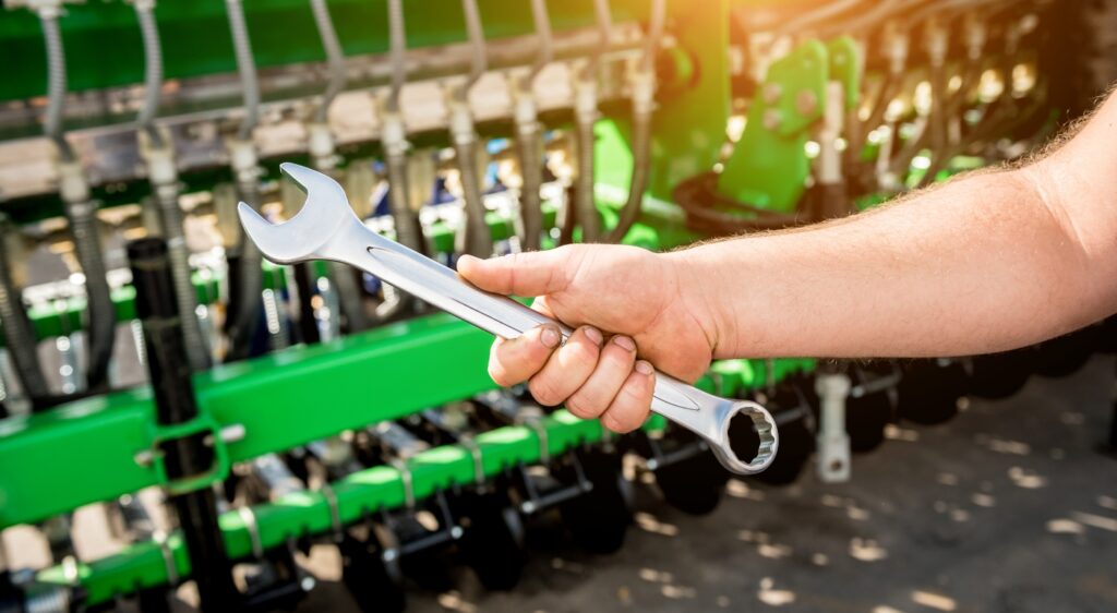 Servicio técnico para arados y cultivadores